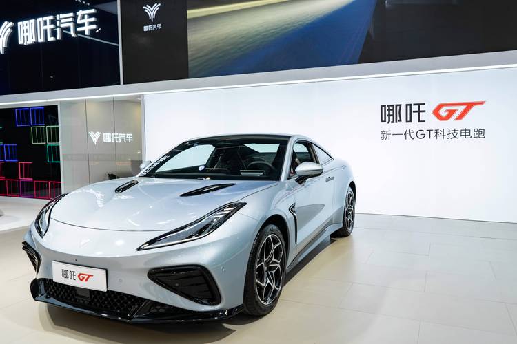 广州259哪吒汽车在智能汽车领域的表现，领途汽车在新能源汽车市场中的影响力